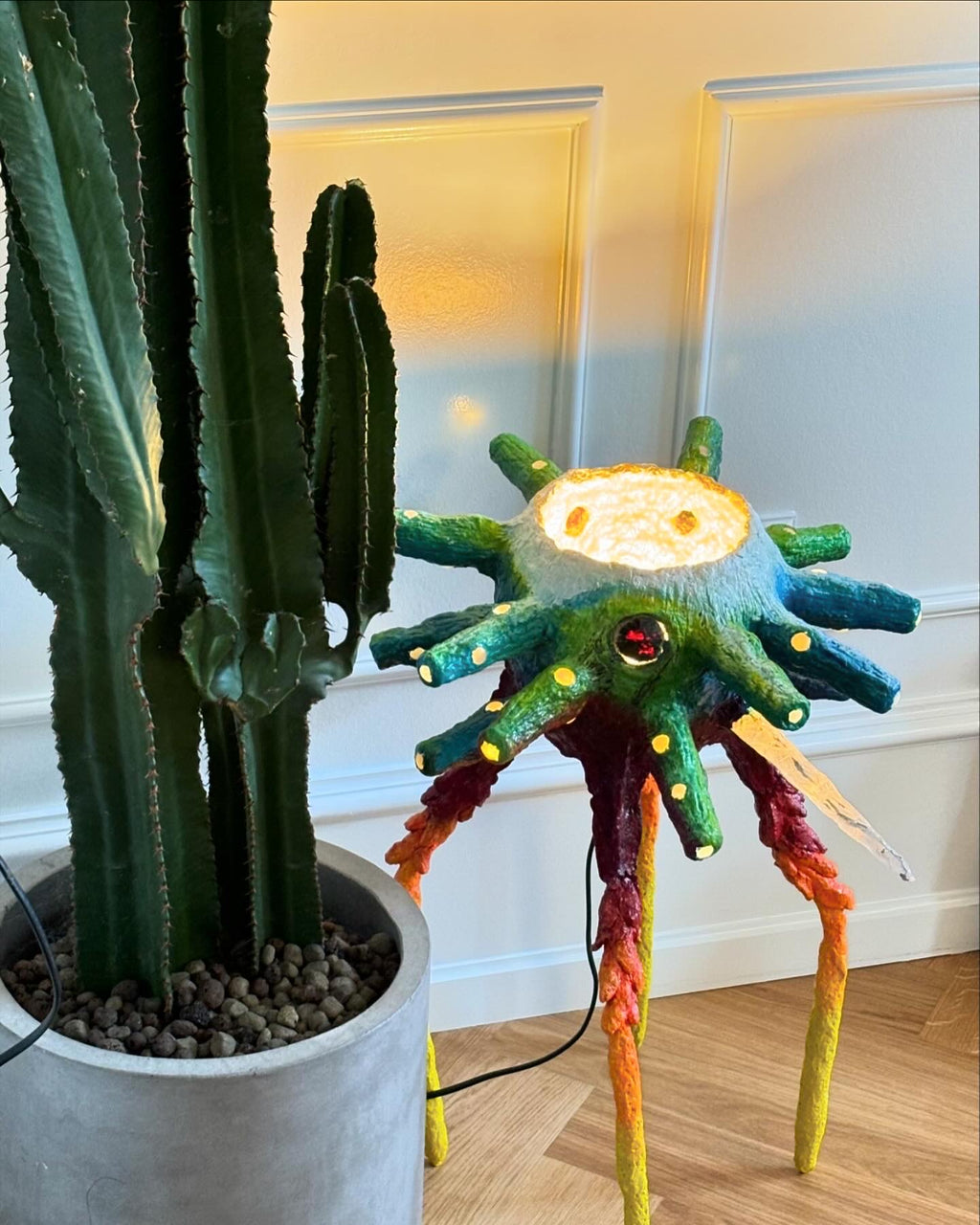 AnOtHeR wEiRd LaMp lAmP